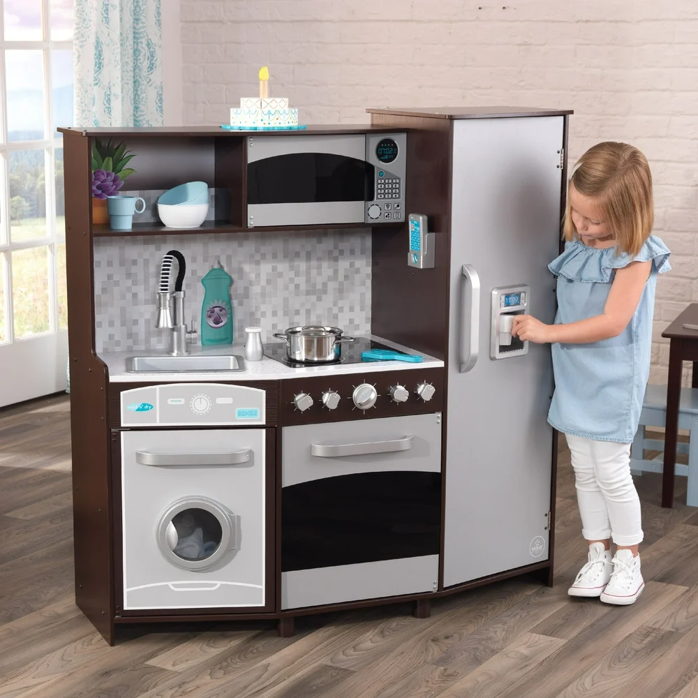 Play kitchen accessories