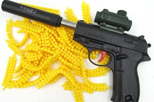 Miniature toy gun for play