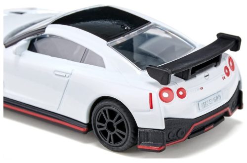 Nissan GTR toy